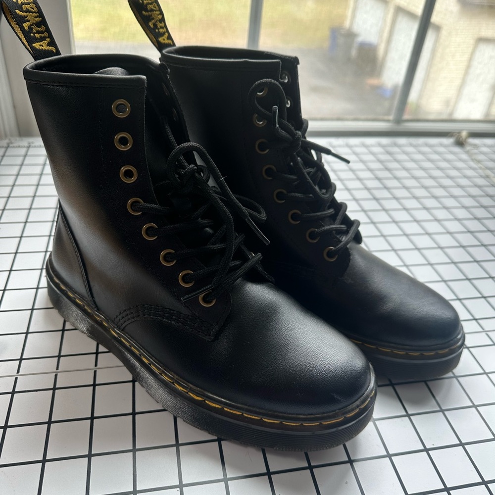 DR Marten Men’s 6 Women’s 8 New